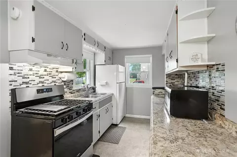 Kitchen - 224 E Downey Dr, Springfield, OH 45504 photo 1 of 4