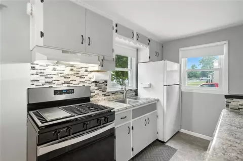 Kitchen - 224 E Downey Dr, Springfield, OH 45504 photo 3 of 4
