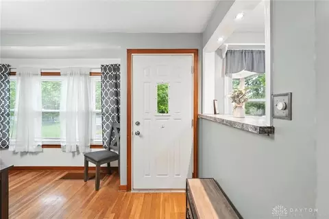 Entry Way - 224 E Downey Dr, Springfield, OH 45504 photo 1 of 4