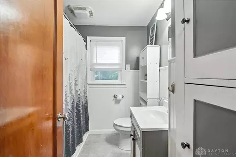 Bath - 224 E Downey Dr, Springfield, OH 45504 photo 1 of 1