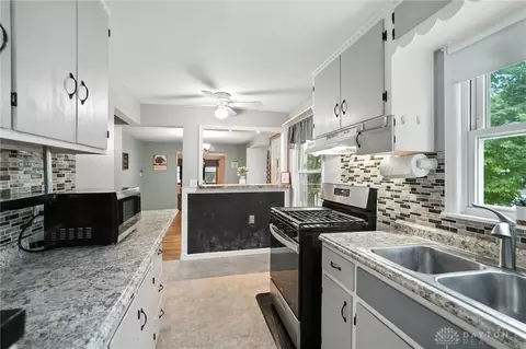 Kitchen - 224 E Downey Dr, Springfield, OH 45504 photo 2 of 4