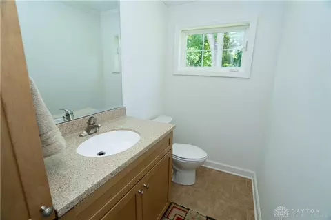 Bath - 2036 Troy Rd, Springfield, OH 45504 photo 2 of 5