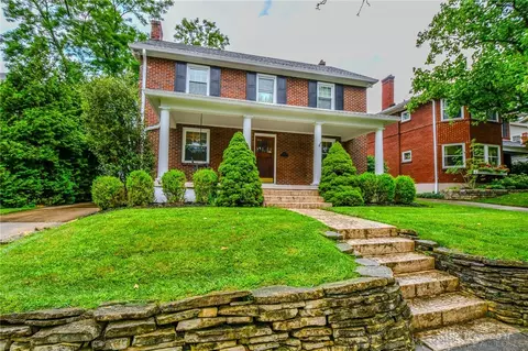 15 Lonsdale Ave, Oakwood, OH 45419