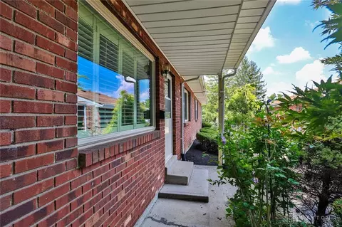 2073 Sunset Dr, Hamilton, OH 45013 photo 3