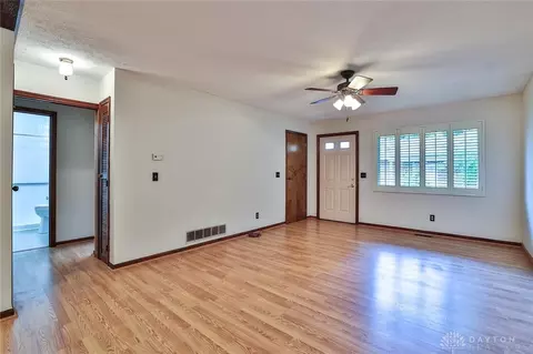 2073 Sunset Dr, Hamilton, OH 45013 photo 4