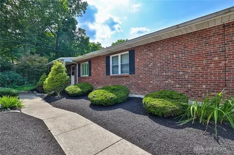 2073 Sunset Dr, Hamilton, OH 45013 photo 2
