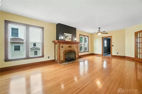 Living - 1119 Garfield, Springfield, OH 45504 photo 2 of 8
