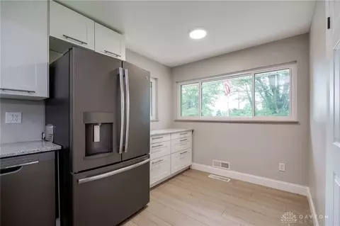 Kitchen - 9271 State Route 48, Centerville, OH 45458 photo 4 of 7