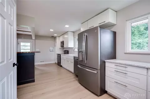 Kitchen - 9271 State Route 48, Centerville, OH 45458 photo 6 of 7