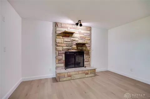 Living - 9271 State Route 48, Centerville, OH 45458 photo 2 of 5