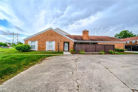1411 Williamsburg Ct, Fairborn, OH 45324