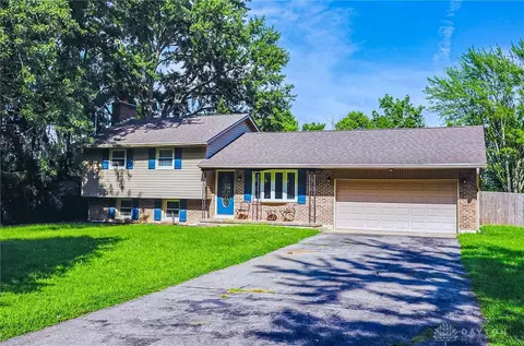 396 Lammes Ln, New Carlisle, OH 45344