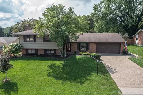2320 Fairhill Ln, Kettering, OH 45440