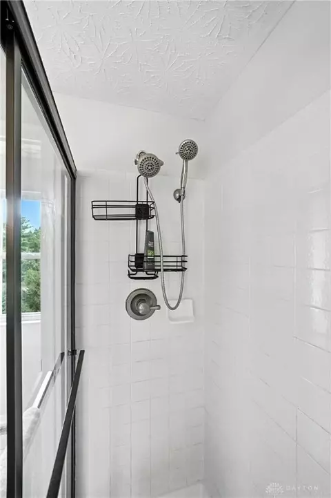 Bath - 6419 Pickering Grv, Morrow, OH 45152 photo 9 of 12