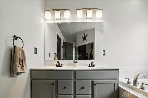 Bath - 6419 Pickering Grv, Morrow, OH 45152 photo 4 of 12