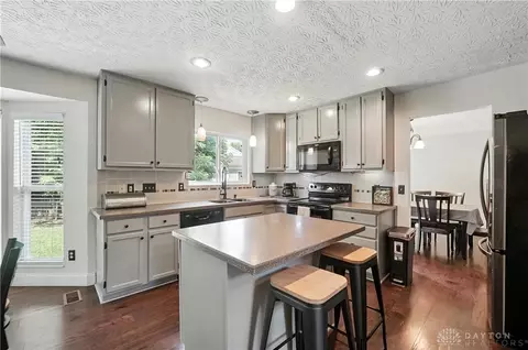 Kitchen - 6419 Pickering Grv, Morrow, OH 45152 photo 3 of 10