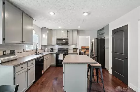 Kitchen - 6419 Pickering Grv, Morrow, OH 45152 photo 2 of 10