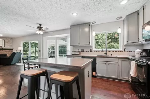 Kitchen - 6419 Pickering Grv, Morrow, OH 45152 photo 6 of 10