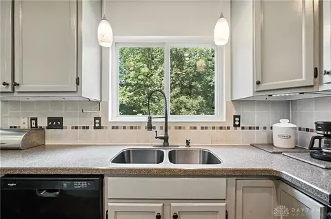 Kitchen - 6419 Pickering Grv, Morrow, OH 45152 photo 9 of 10
