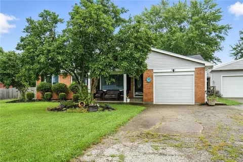 3746 Sterling Dr, Franklin, OH 45005