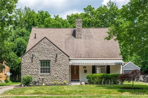 726 Acorn Dr, Oakwood, OH 45419
