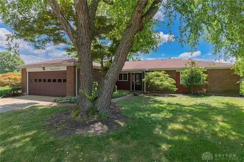 2276 Whispering Willow Cir, Dayton, OH 45440