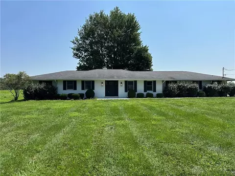 4162 Weisenberger Rd, Lebanon, OH 45036