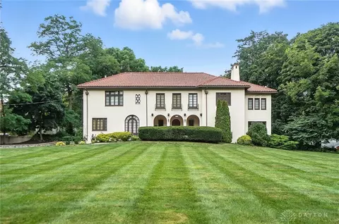 25 Thruston Blvd, Oakwood, OH 45419