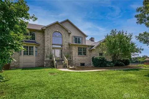 2630 Rolling Meadows Dr, Xenia, OH 45385