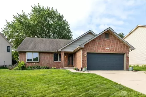 2749 Walnut Ridge Dr, Troy, OH 45373