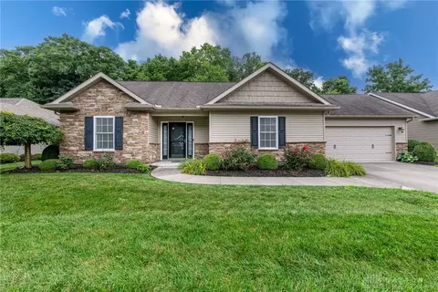 206 Nottinghill Ln, Troy, OH 45373