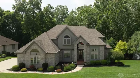 8 Berwick Ct, Miamisburg, OH 45342