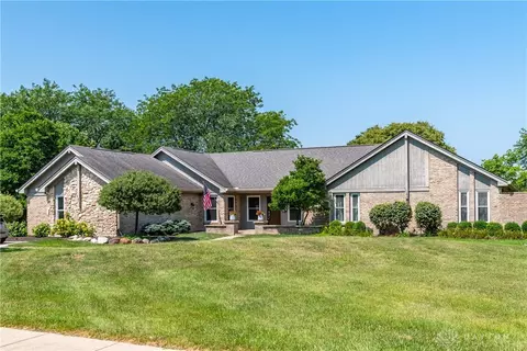 377 Lightbeam Dr, Washington Township, OH 45458