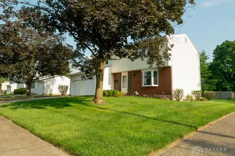 800 Sipos Cir, Englewood, OH 45322