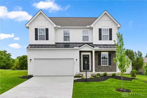 135 Magnolia Ln, Springboro, OH 45066