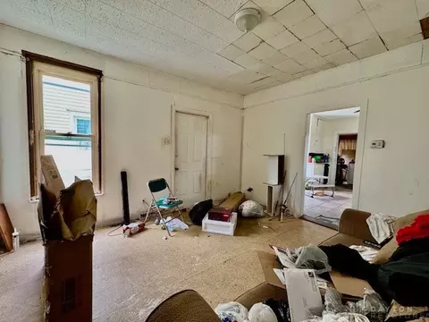 Living - 913 Tibbetts Ave, Springfield, OH 45505 photo 3 of 6