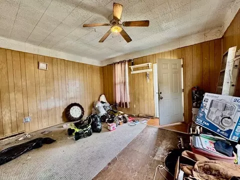 Living - 913 Tibbetts Ave, Springfield, OH 45505 photo 1 of 6