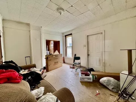 Living - 913 Tibbetts Ave, Springfield, OH 45505 photo 4 of 6