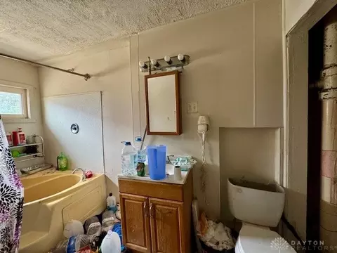 Bath - 913 Tibbetts Ave, Springfield, OH 45505 photo 1 of 3