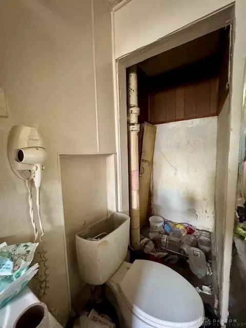 Bath - 913 Tibbetts Ave, Springfield, OH 45505 photo 3 of 3