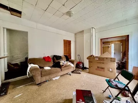 Living - 913 Tibbetts Ave, Springfield, OH 45505 photo 5 of 6