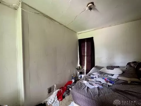 Bedroom - 913 Tibbetts Ave, Springfield, OH 45505 photo 2 of 6