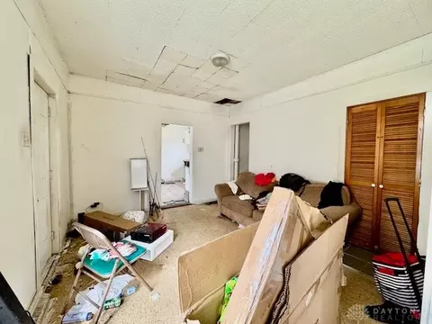 Living - 913 Tibbetts Ave, Springfield, OH 45505 photo 2 of 6
