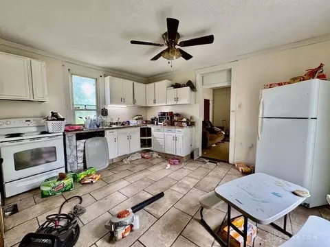 Kitchen - 913 Tibbetts Ave, Springfield, OH 45505 photo 2 of 3