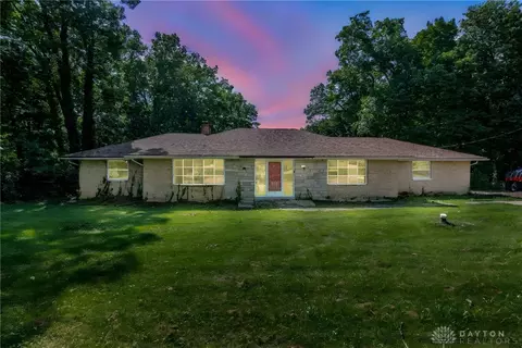 8061 Dog Leg Rd, Dayton, OH 45414
