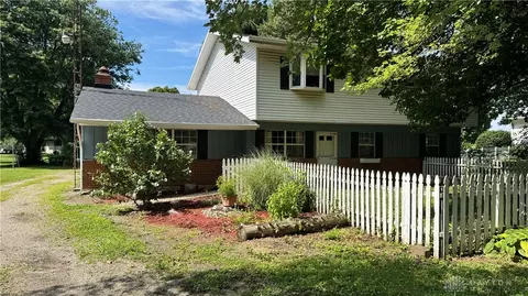 4098 Shawnee Trl, Jamestown, OH 45335