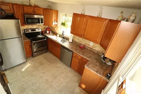 Kitchen - 1949 E Bataan Dr, Kettering, OH 45420 photo 1 of 5
