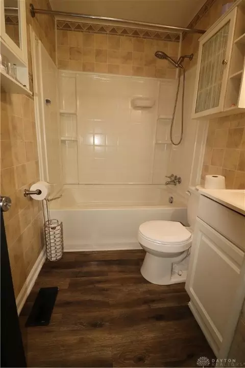 Bath - 1949 E Bataan Dr, Kettering, OH 45420 photo 1 of 3
