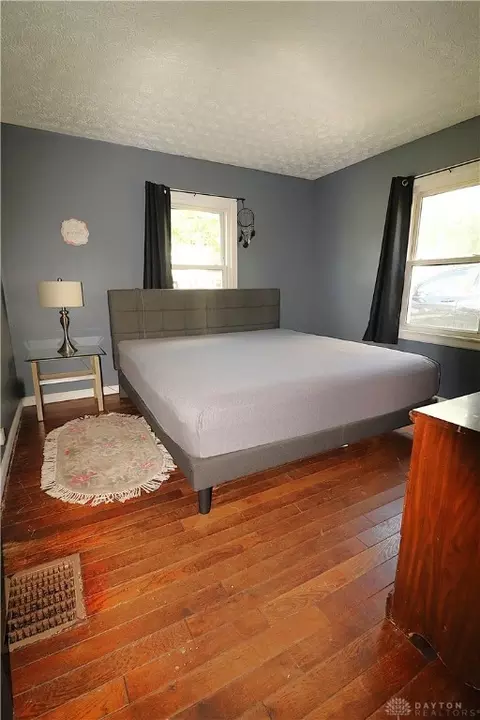 Bedroom - 1949 E Bataan Dr, Kettering, OH 45420 photo 2 of 5