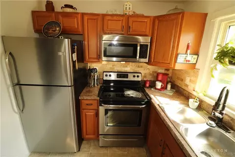 Kitchen - 1949 E Bataan Dr, Kettering, OH 45420 photo 3 of 5